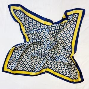 Four Petal Clover Scarf Yellow Border